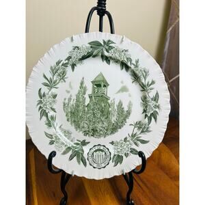 Vintage University of Washington green dinner plate produced by Wedgwood.
